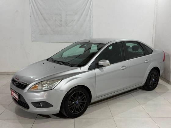 FORD FOCUS 2.0 GLX 16V FLEX 4P AUTOMÁTICO FORD FOCUS 2.0 GLX 16V FLEX 4P AUTOMÁTICO